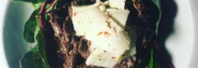 Straccetti di bufala, caciottina al peperoncino, erbette fresche bio , bietolina rossa e crumble di frisella e peperoncino