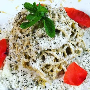 Tonnarelli cacio e pepe con crema di zucchine
