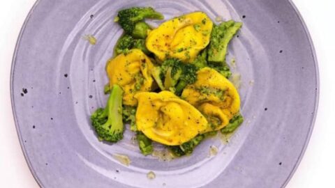 Tortelloni alle acciughe e cime di broccolo con colatura