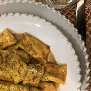 Ravioli del plin con stracotto di agnello, cacio e ovo di Cecilia Re