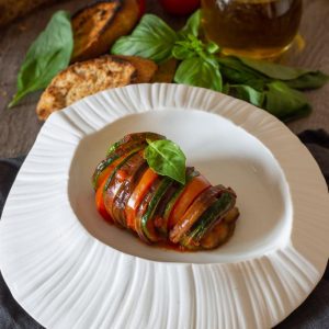 Ratatouille con piperade: il piatto dell’estate che profuma di Mediterraneo