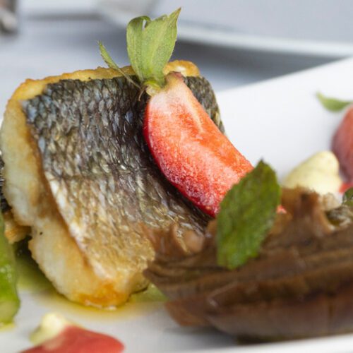 Secondo piatto di branzino di primavera