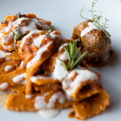 Fregnacce in sugo pasta tipica