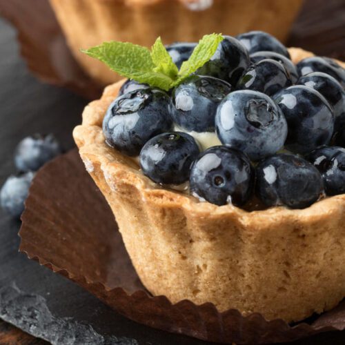 Crostatine alla crema di limone e mirtilli di Angelica Baldassarra