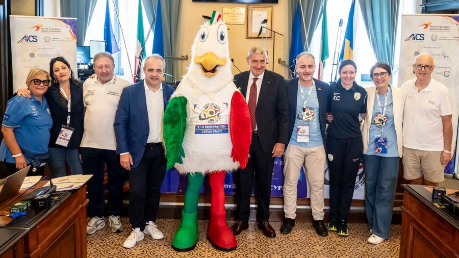 Filippo Tiberia con lo staff dell'evento