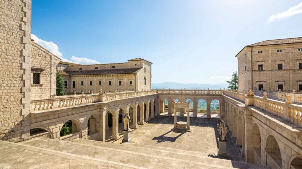 Abbazia di Montecassino e Via Benedicti