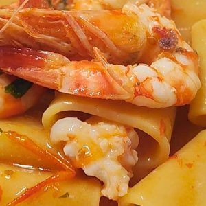 Paccheri con calamari e mazzancolle