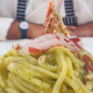Tonnarelli con crema di cime di rapa, noci e gambero osso