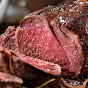 Ricette di Pasqua: Roast-beef di scamone e radici arrostite