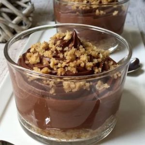 Mousse al cioccolato e colomba crumble