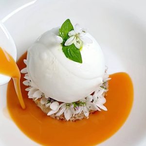 La nuova Caprese con mozzarella bufala e gazpacho