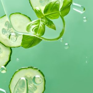 Insalata di cetrioli, yogurt e menta, la ricetta estiva anti-caldo che rinfresca corpo e spirito