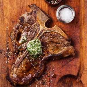 Ricetta Ferragosto: costata di scottona alla brace con burro alle erbe