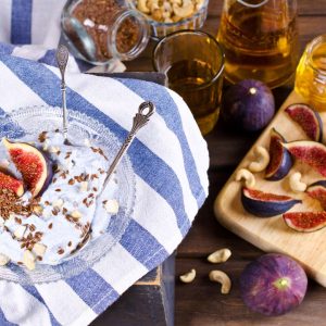 Bicchierini di ricotta di bufala fichi freschi e miele alle noci