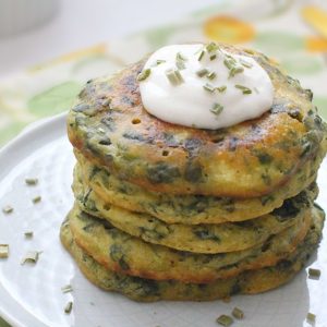 Pancake salati al grano saraceno con robiola, spinaci e noci