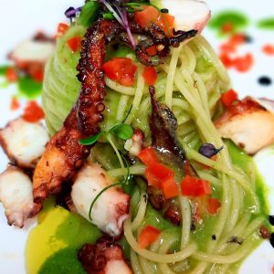 Spaghetto con pesto di rucola e polpo grigliato di Fausto Ferrante