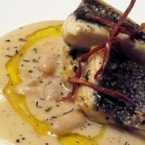 Filetto di branzino con crema di castagne e pancetta croccante