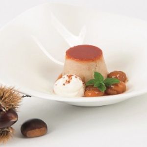 Panna cotta alle castagne con caramello al sale marino e crumble alle alghe