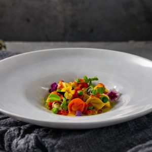 Sorpresine bicolore con lupini di mare, piselli e ’nduja al cocco