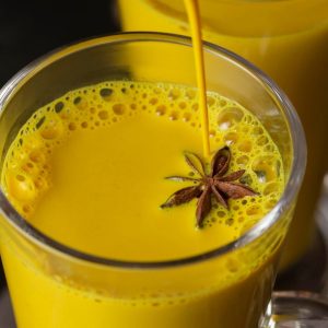 Golden Milk del Bar la ricetta base per una tazza dorata alla curcuma