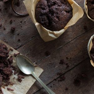 Muffin cacao e gocce di cioccolato il lato più goloso del forno