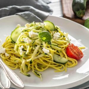Ricetta del giorno spaghetti cremosi con zucchine, limone e pecorino
