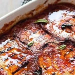 Parmigiana di melanzane grigliate con pomodoro fresco e mozzarella
