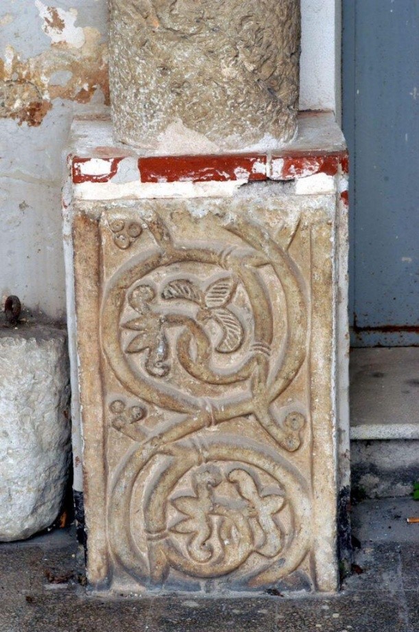Alatri, cattedrale, resti appartenuti all’antico altare di S. Sisto consacrato dal vescovo Adinolfo