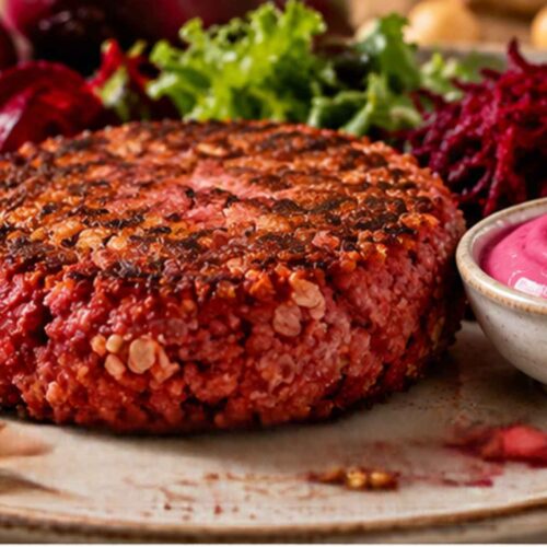 Burger di barbabietola, ceci e avena con maionese alla barbabietola