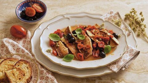 Gallinella in padella con pomodorini e olive