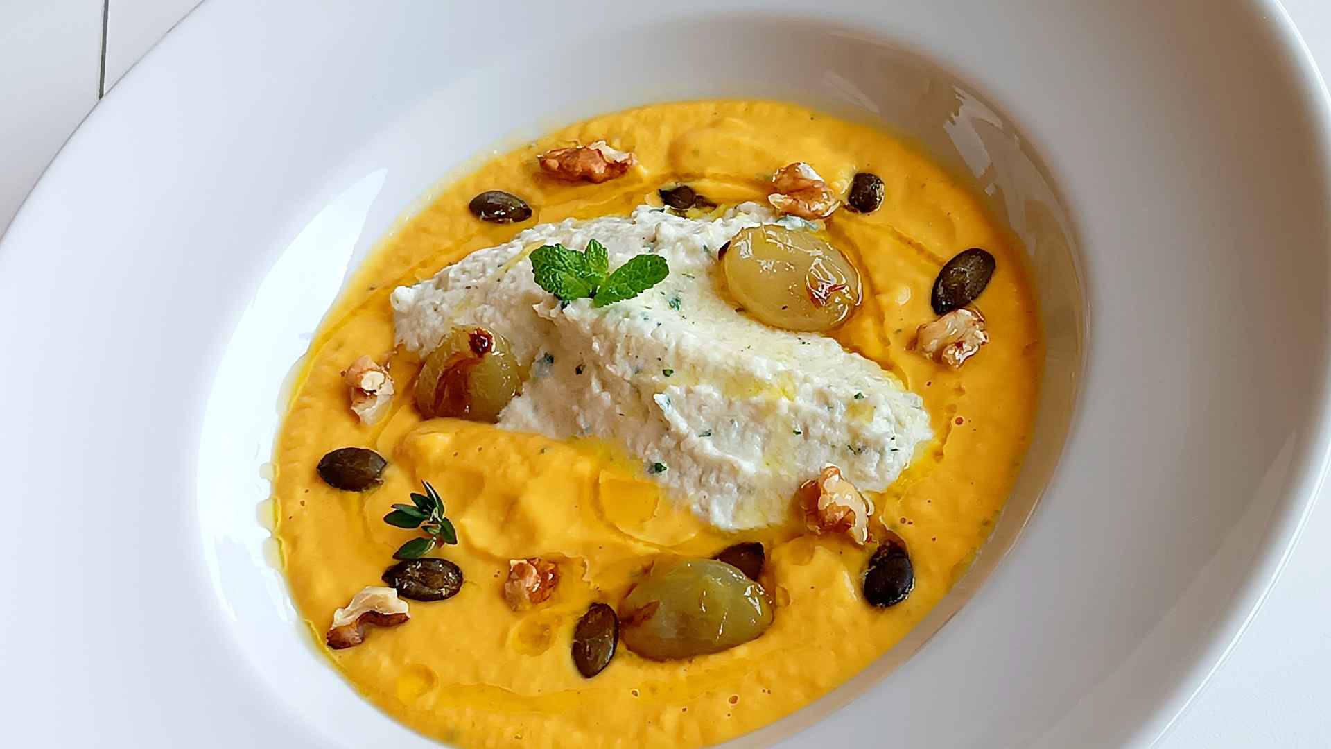 Stocco e zucca: la ricetta autunnale con ceci e uva Pizzutella in agrodolce
