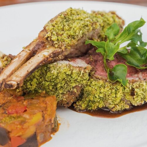 IMMAGINI PER BLOG 1920x1080 2026 10 19T104307.594 | Carré d’agnello in crosta di erbe, la ricetta di Stella per il Sassicaia 7 Carré d’agnello in crosta di erbe, la ricetta di Stella per il Sassicaia