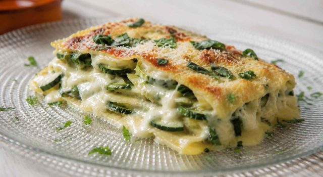 Lasagne estive con zucchine, provola e basilico