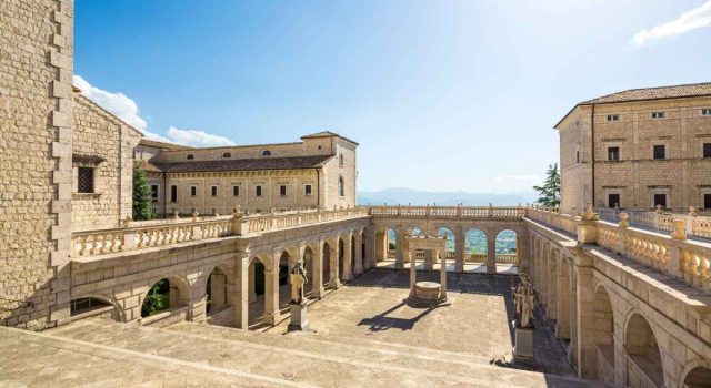 Abbazia di Montecassino e Via Benedicti