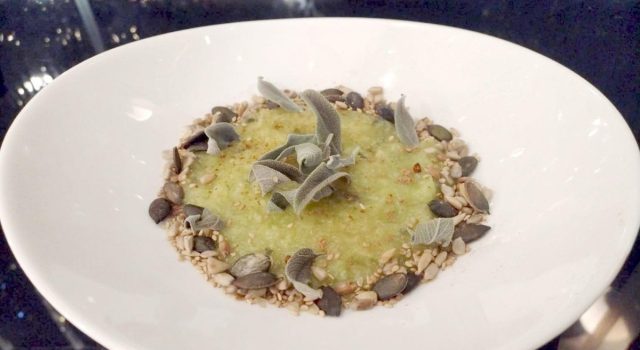 CREMA VEGAN DI PORRO E MELA, IN SEMI E SALVIA