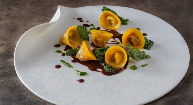 Cappelletti pasquali al ragù