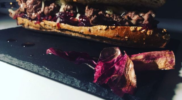 CiociaGourmet, integrale ai cereali con straccetti di bufala, composta di cipolla di tropea e caciocavallo di bufala