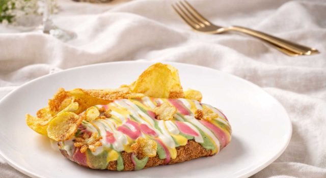Cotoletta di cavolfiore con quattro maionesi dai colori naturali