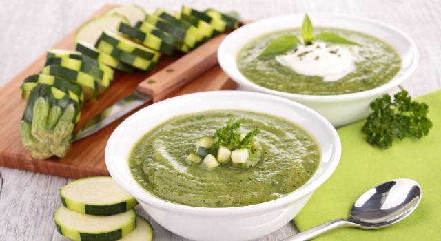 Crema spalmabile di zucchine e menta, una ricetta anti-caldo e antispreco