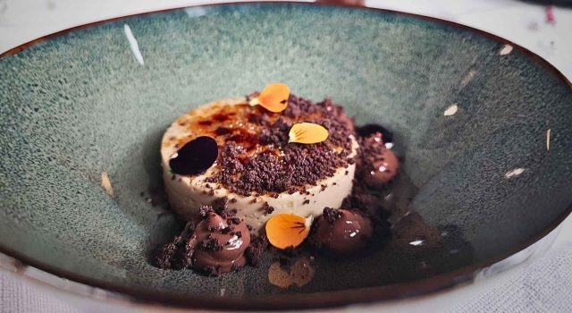 Creme brûlée al caffe Campetelli, crumble al cacao e cremoso al cioccolato 70%
