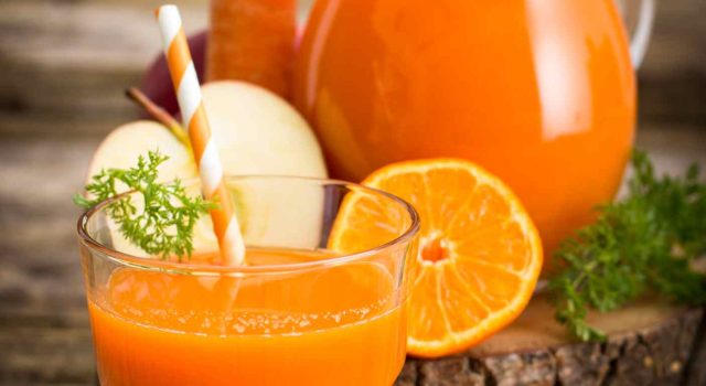 Frullato abbronzante: il gusto dell’estate che fa bene alla pelle. Il segreto per una pelle dorata parte dalla tavola.