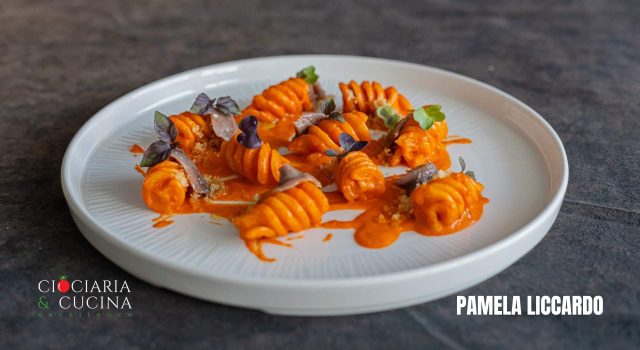 Fusilloni di Peperoni e Alici - una danza di sapori mediterranei