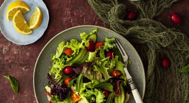 Insalata colorata amica della pelle. L’estate si mangia… e si vede sulla pelle