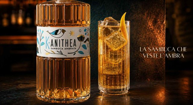 K·Anithea, la sambuca ambrata che riscrive l’eleganza