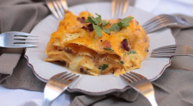 Lasagna con besciamella di zucca e salsicce