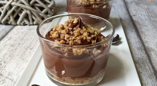 Mousse al cioccolato e colomba crumble