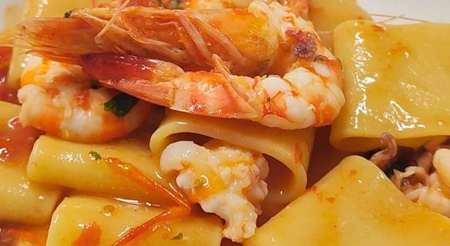 Paccheri con calamari e mazzancolle