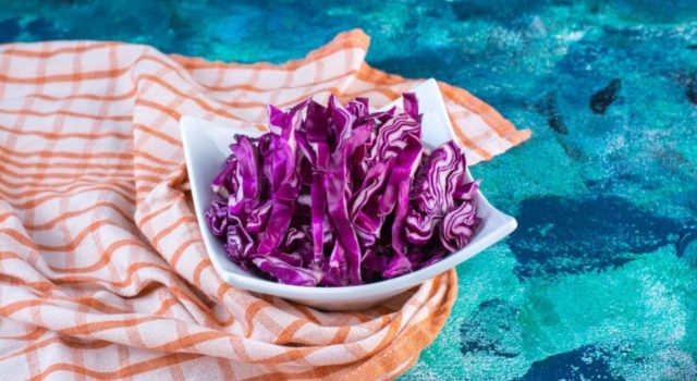 Pasta al salmone affumicato e cavolo viola