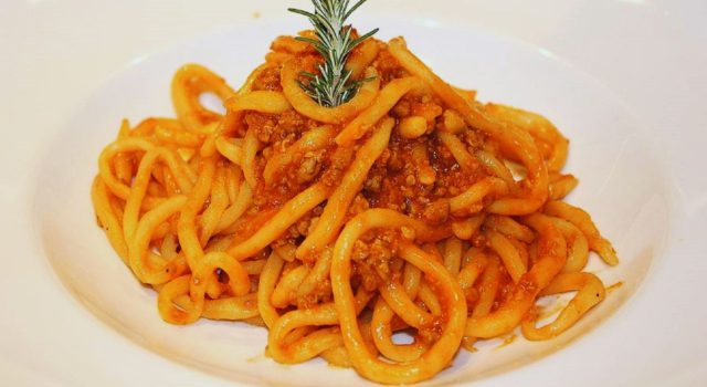 pici al ragù di rigaglie di pollo