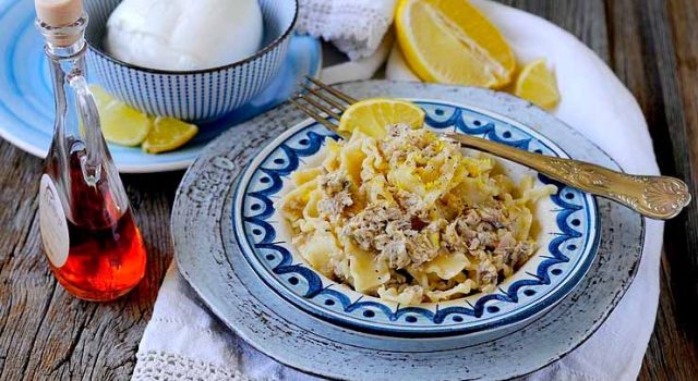 Reginette con Sgombro, Bufala, Limone e colatura di Alici di Cetara